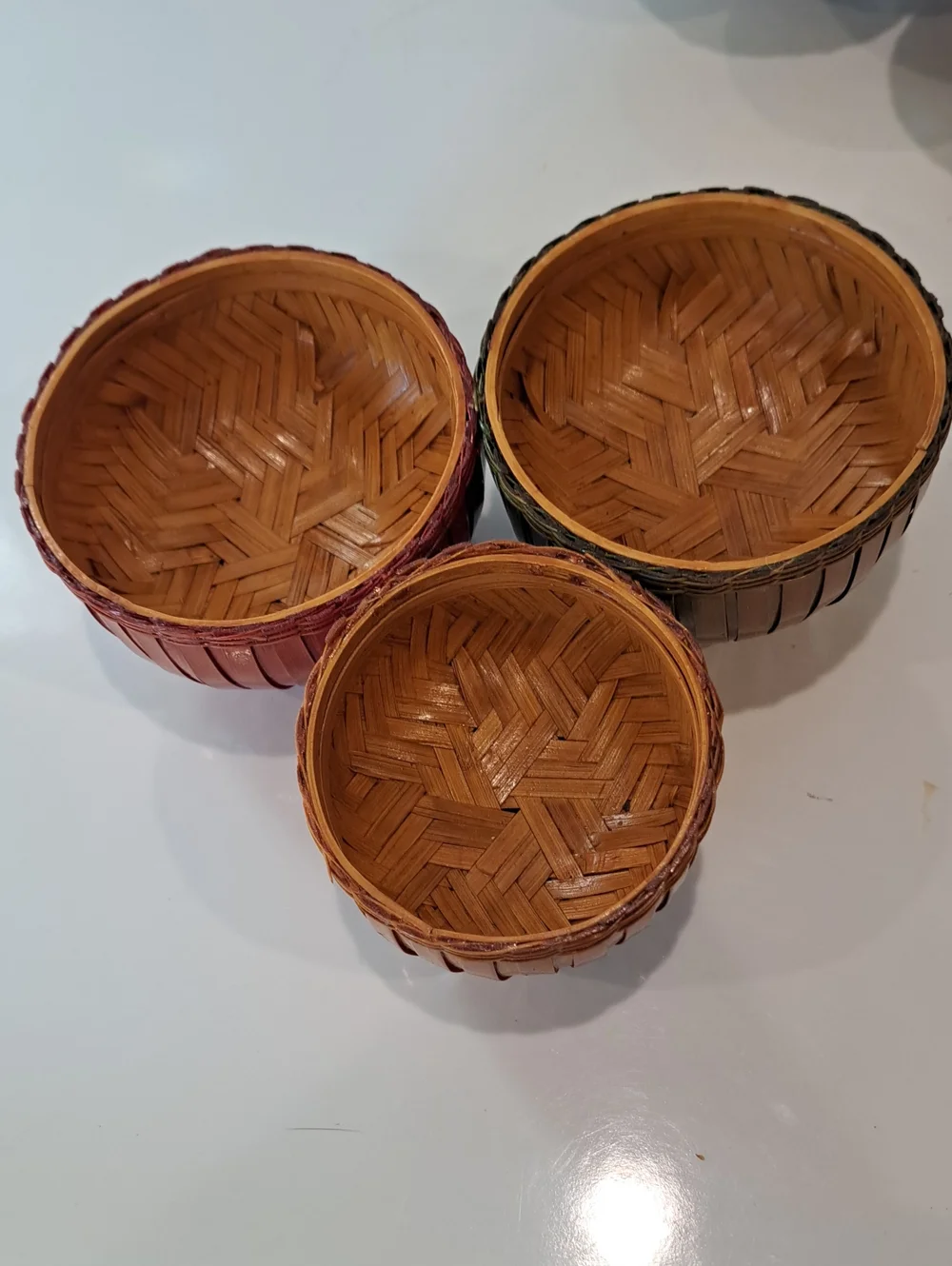 Vtg Shanghai Handcrafted 3 Piece Interconnected Wicker Fruit Basket Set